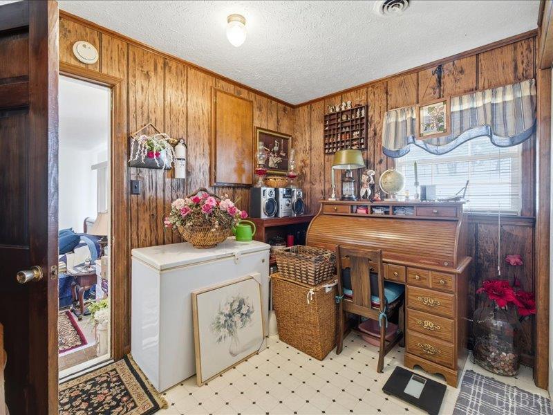 724 Spring Street Hurt, VA 24563 - Photo 14 of 32