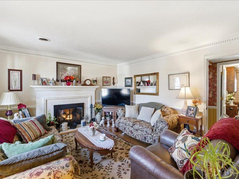 724 Spring Street Hurt, VA 24563 - Photo 7 of 32