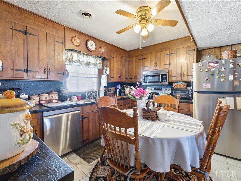 724 Spring Street Hurt, VA 24563 - Photo 9 of 32