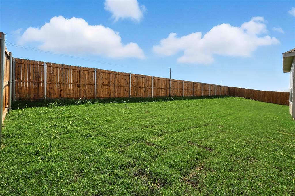 2515 Ridgecrest Lane Sherman, TX 75092 - Photo 31 of 40 View of fenced backyard