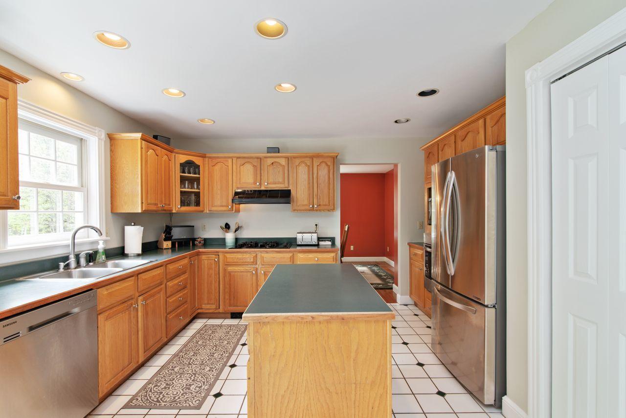 4 Springbrook Lane Scarborough, ME 04074 - Photo 10 of 36 114springbrooklane2013hires