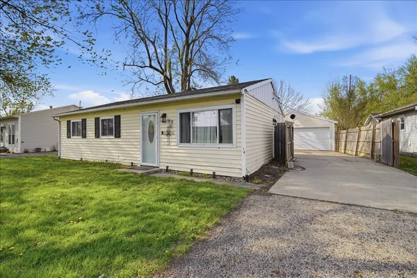 $169,000 | 403 Sunset Drive, Le Roy, IL 61752