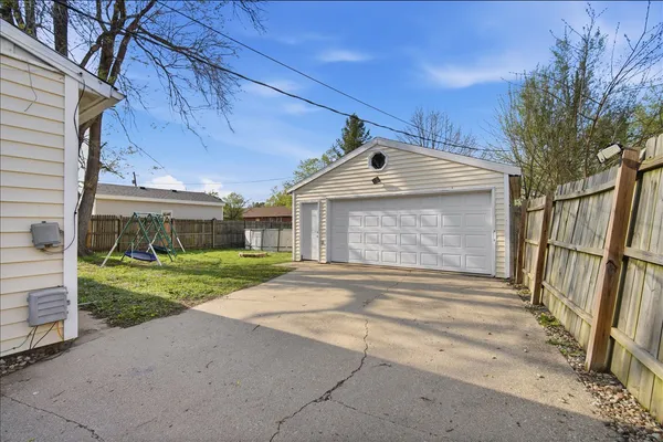 $169,000 | 403 Sunset Drive, Le Roy, IL 61752