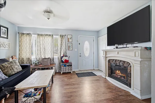 $169,000 | 403 Sunset Drive, Le Roy, IL 61752