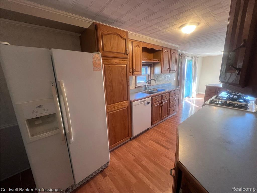 904 Rowland Road Leonard, MI 48367 - Photo 7 of 21