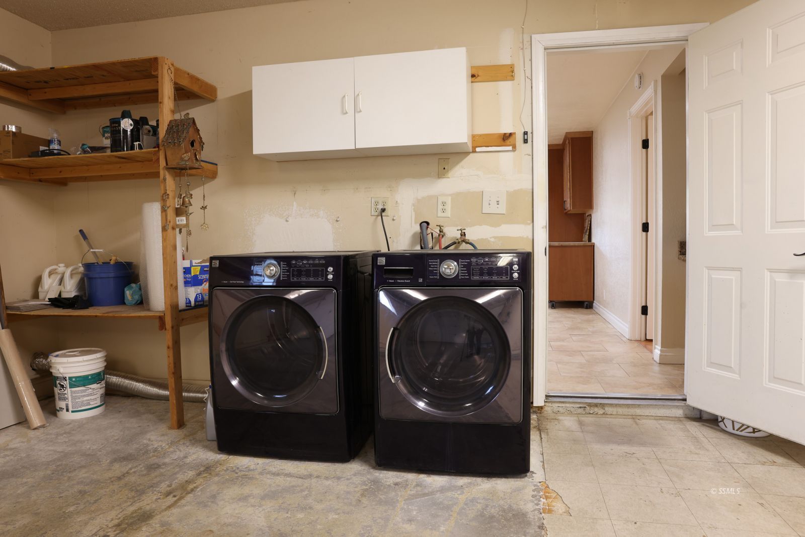 1051 Peg Street Ridgecrest, CA 93555 - Photo 32 of 34 a kitchen with a stove and cabinets