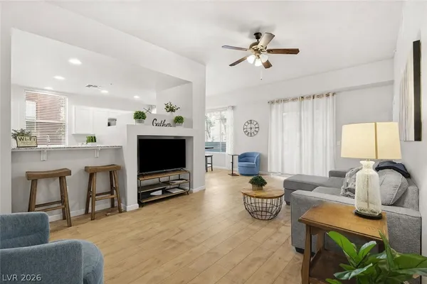 $250,000 | 43 East Agate Avenue, Unit 209, Las Vegas, NV 89123