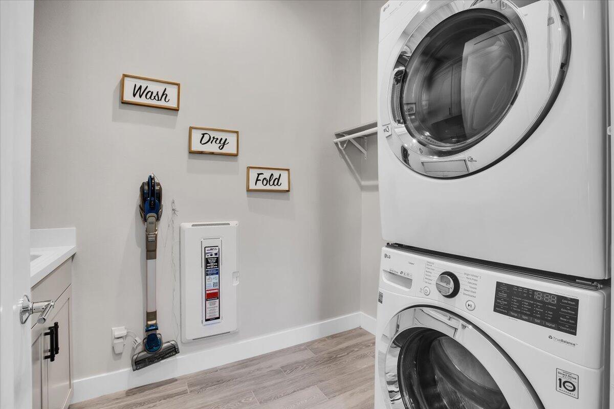 74 Barolo Rancho Mirage, CA 92270 - Photo 19 of 56 a view of livingroom with washer and dryer