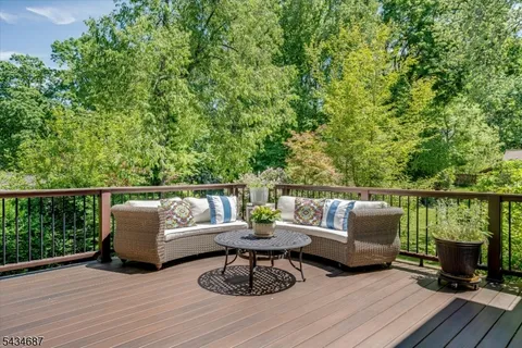 $864,999 | 48 Rainbow Trail, Mountain Lakes, NJ 07046