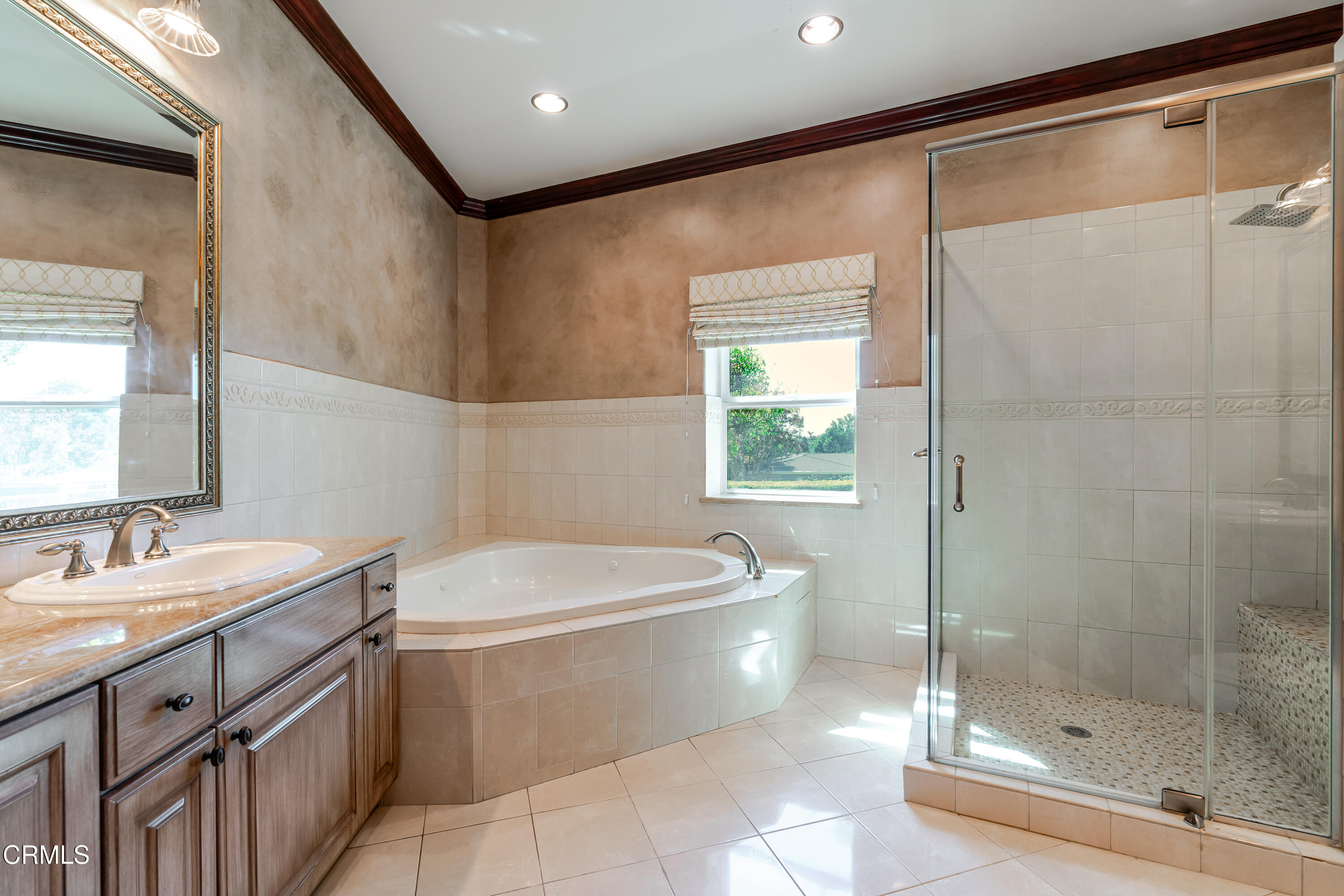 825 Chehalem Road La Canada Flintridge, CA 91011 - Photo 17 of 34 a bathroom with a bathtub and a sink