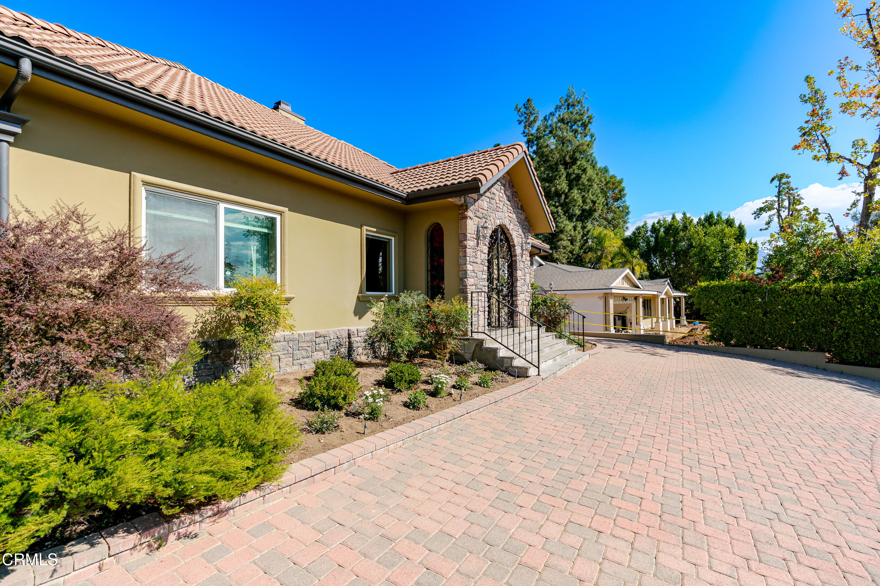 825 Chehalem Road La Canada Flintridge, CA 91011 - Photo 2 of 34 a front view of a house with a yard