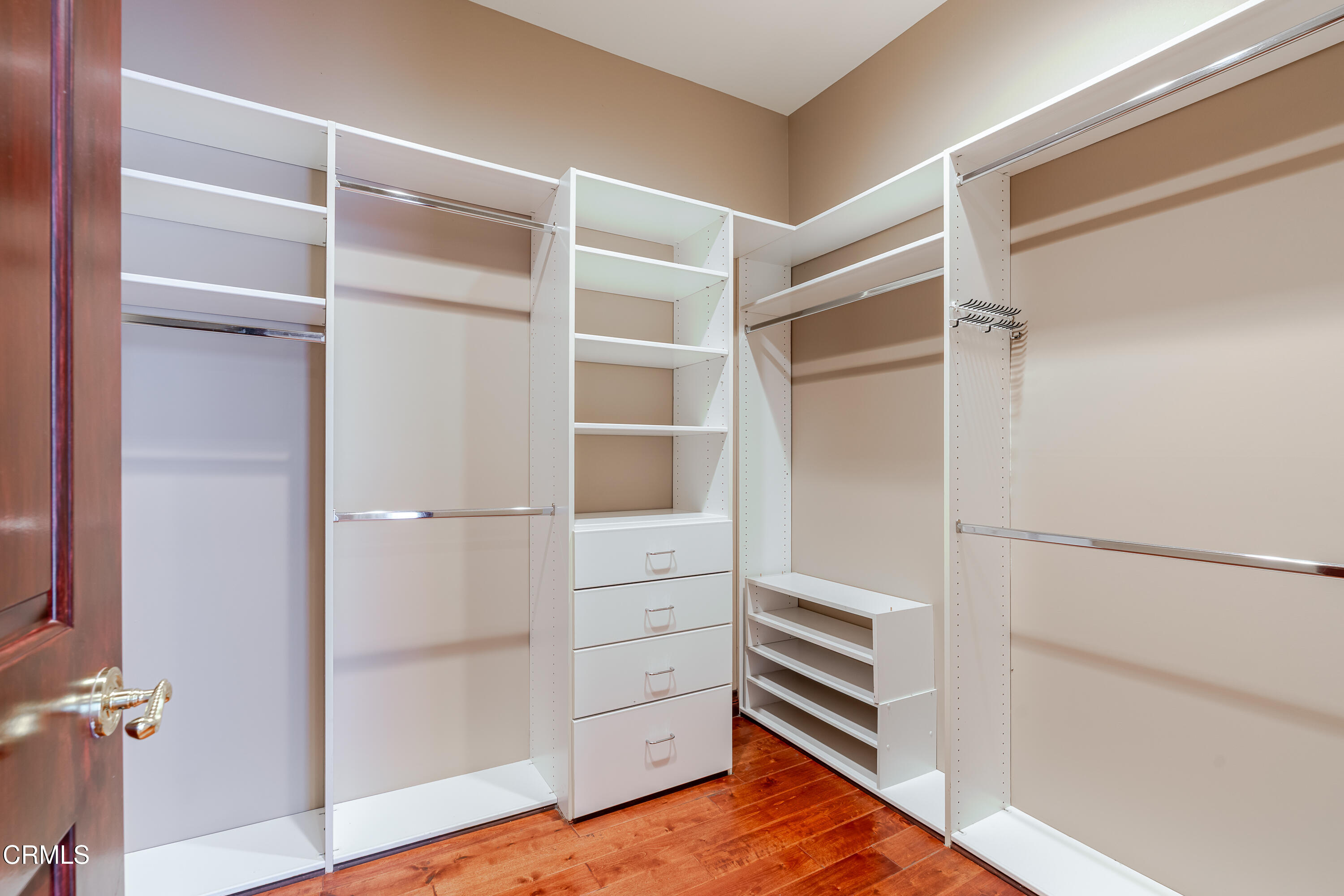 825 Chehalem Road La Canada Flintridge, CA 91011 - Photo 24 of 34 a view of walk in closet with empty racks