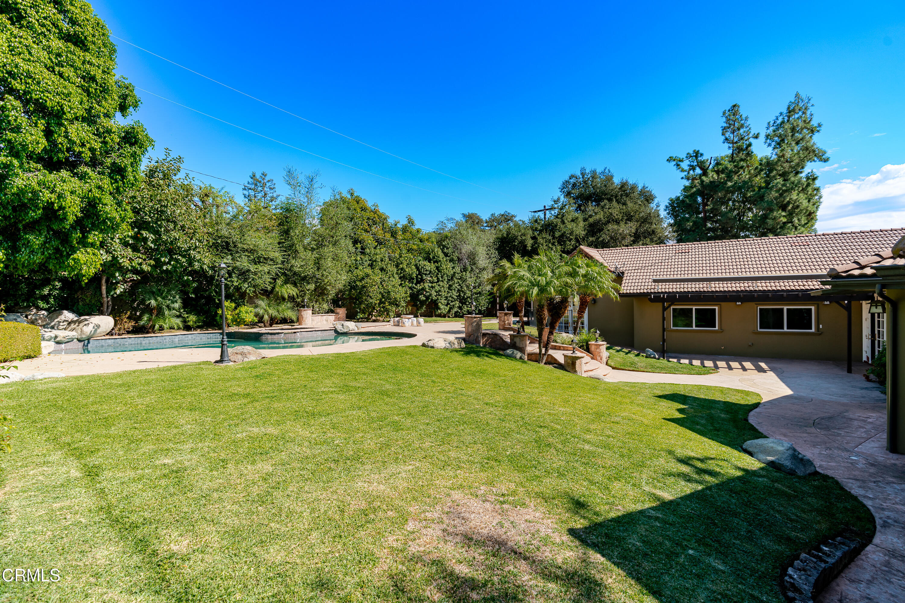 825 Chehalem Road La Canada Flintridge, CA 91011 - Photo 27 of 34 a view of a house with swimming pool and sitting area