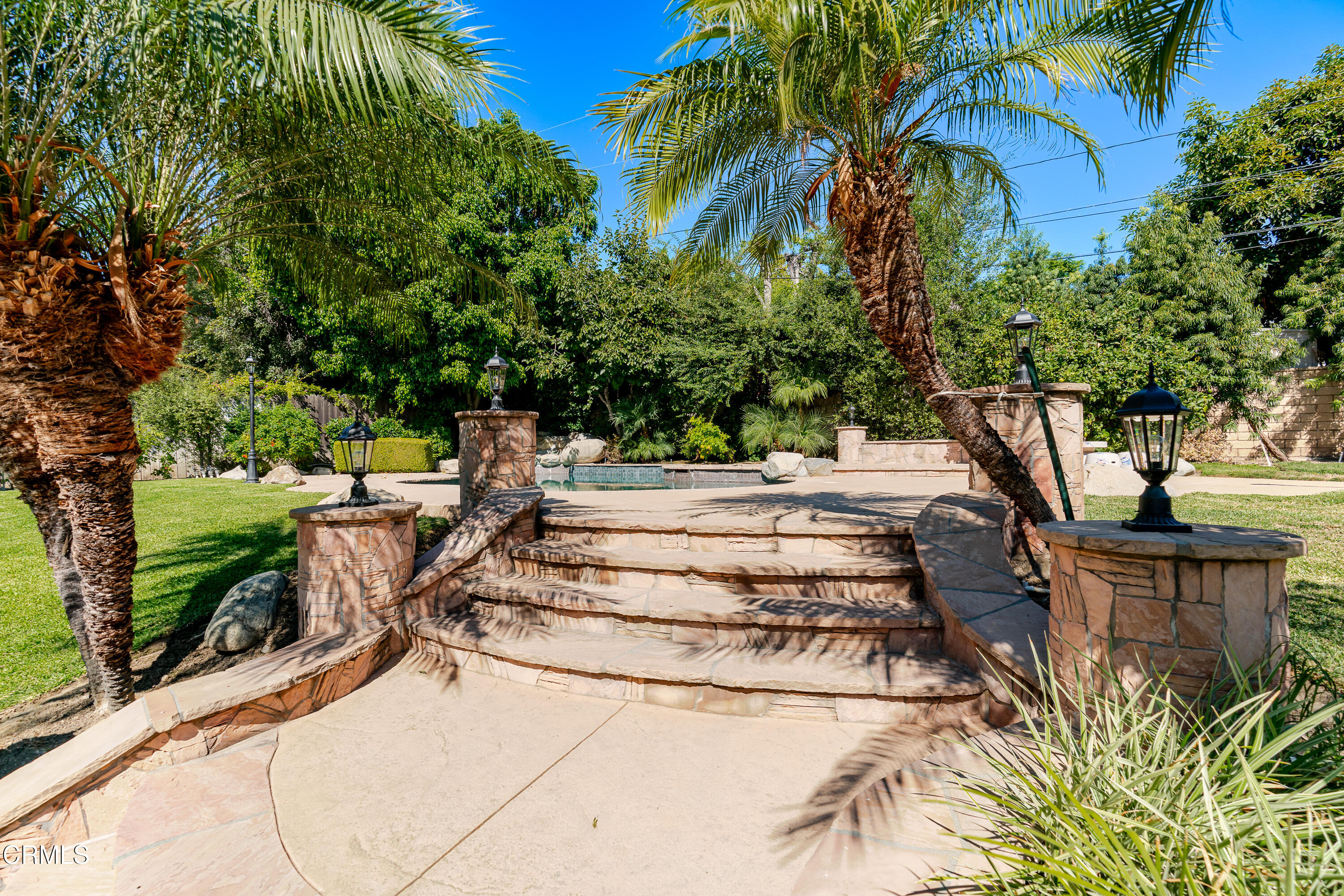 825 Chehalem Road La Canada Flintridge, CA 91011 - Photo 30 of 34 a view of an outdoor space