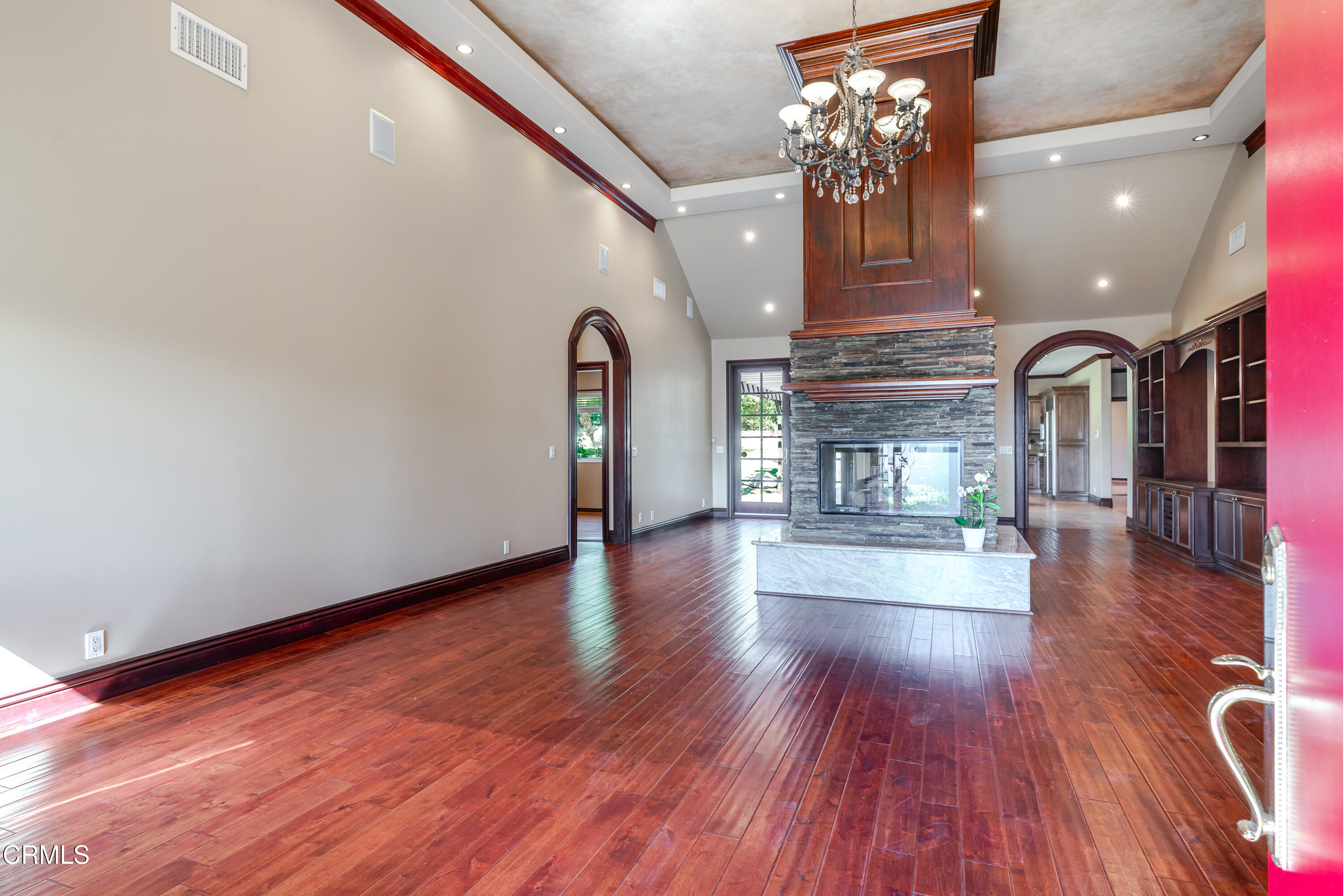 825 Chehalem Road La Canada Flintridge, CA 91011 - Photo 3 of 34 a view of hall with wooden floor