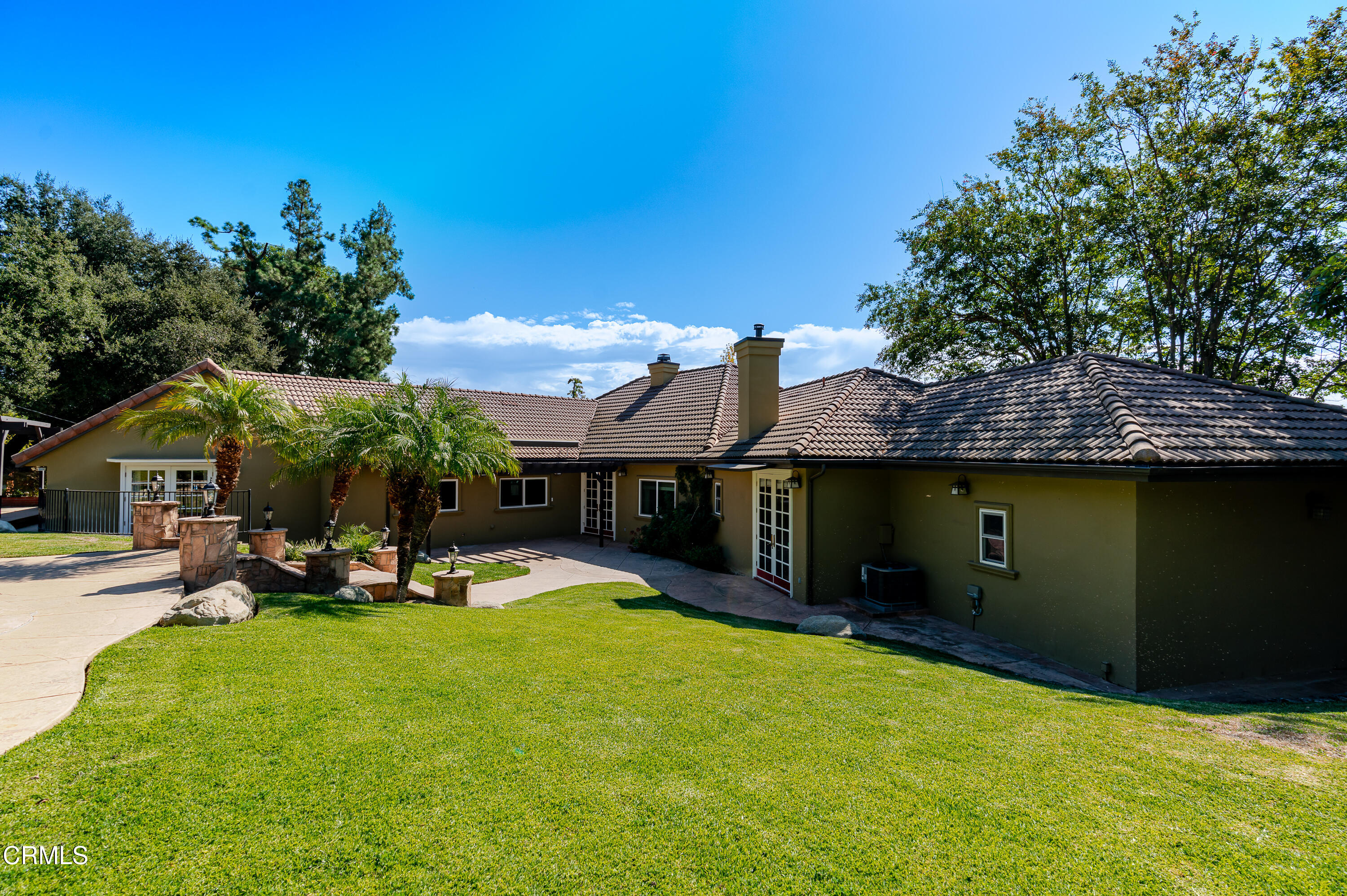 825 Chehalem Road La Canada Flintridge, CA 91011 - Photo 33 of 34 a view of a swimming pool with a patio
