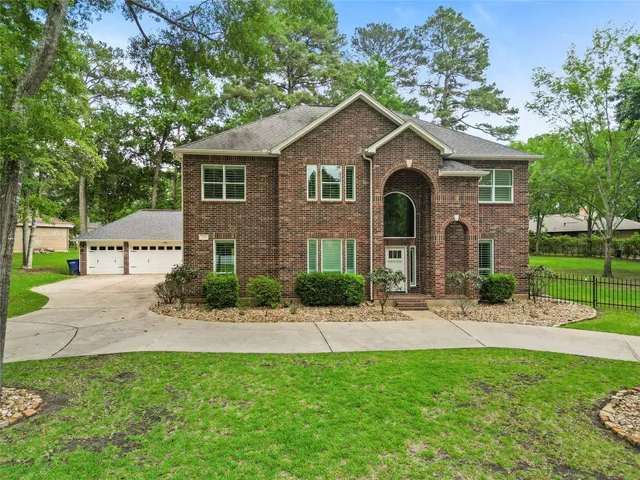 $500,000 | 300 Broadmoor Drive, Huntsville, TX 77340