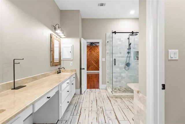 $500,000 | 300 Broadmoor Drive, Huntsville, TX 77340