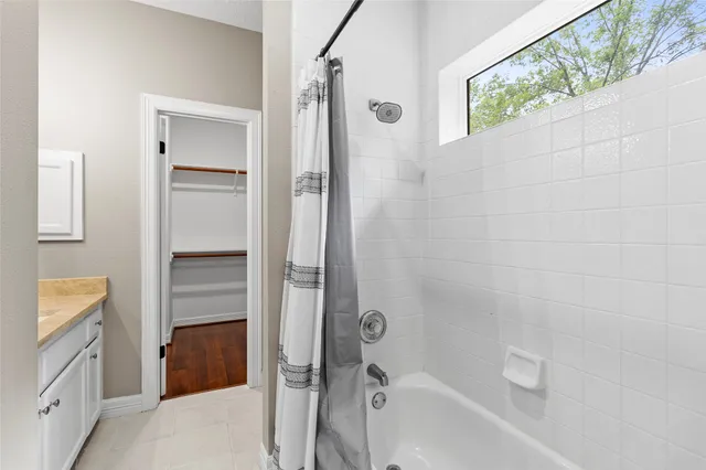 $500,000 | 300 Broadmoor Drive, Huntsville, TX 77340