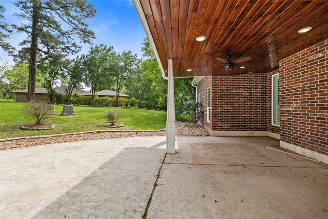 $500,000 | 300 Broadmoor Drive, Huntsville, TX 77340