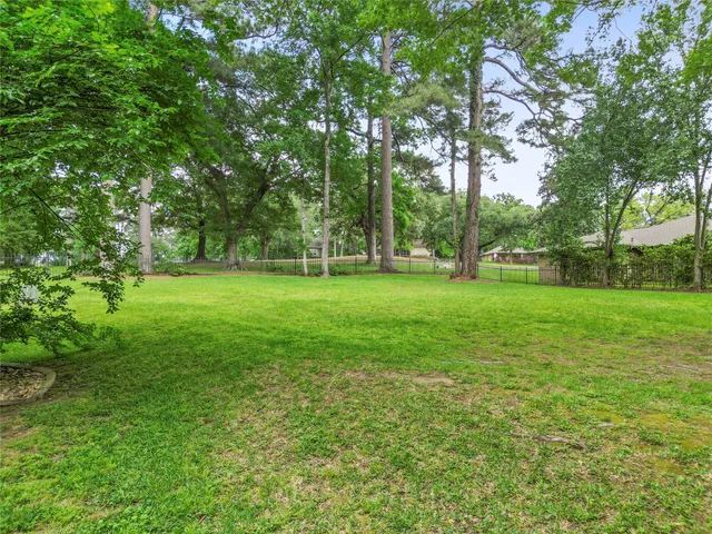 $500,000 | 300 Broadmoor Drive, Huntsville, TX 77340