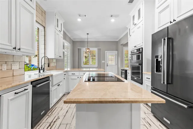 $500,000 | 300 Broadmoor Drive, Huntsville, TX 77340