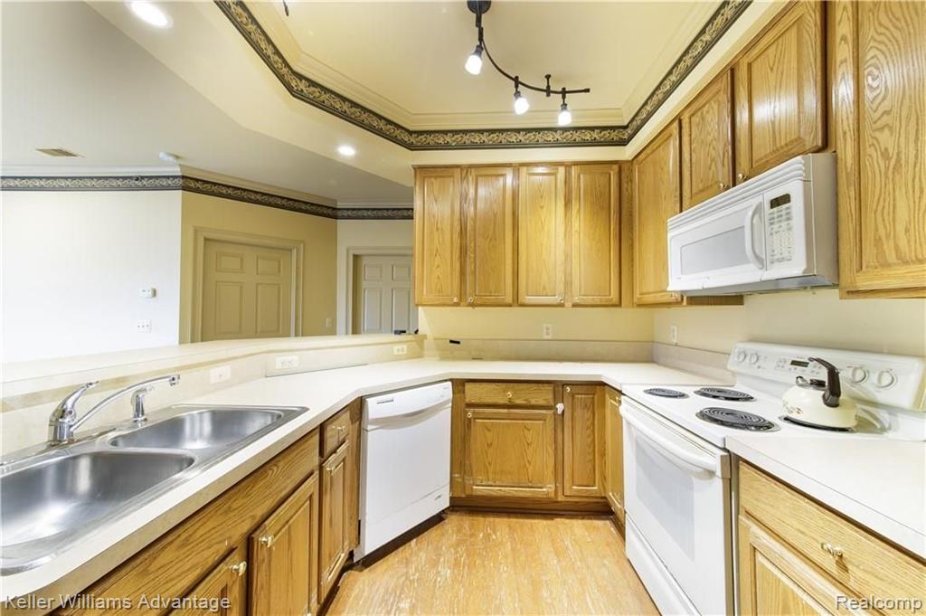 39140 Hayes Road Clinton Township, MI 48038 - Photo 8 of 23
