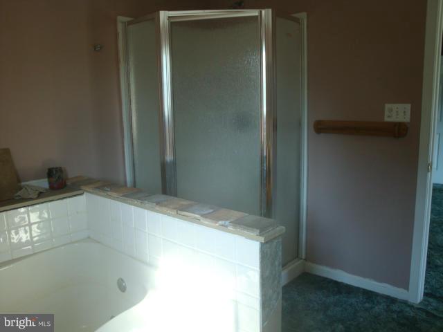 2000 Fort Valley Road Fort Valley, VA 22652 - Photo 18 of 25 a bathroom with a bathtub