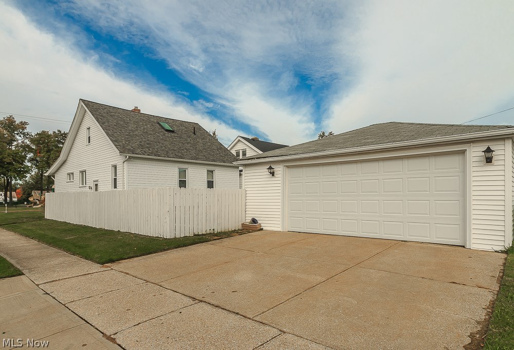 1281 Mayfield Ridge Road Cleveland, OH 44124 - Photo 31 of 34