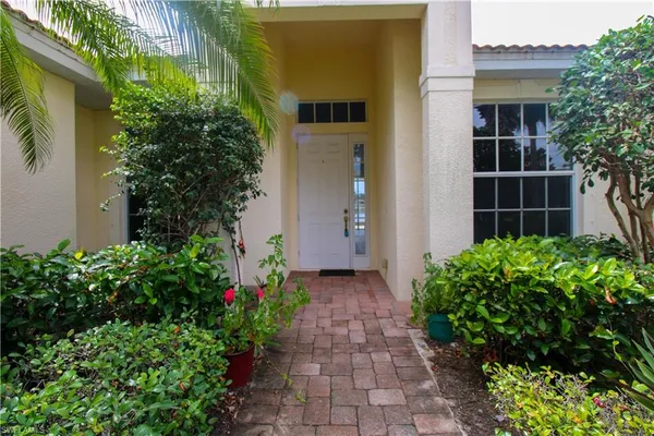 $3,600 | 3927 Aurora Court, Naples, FL 34116