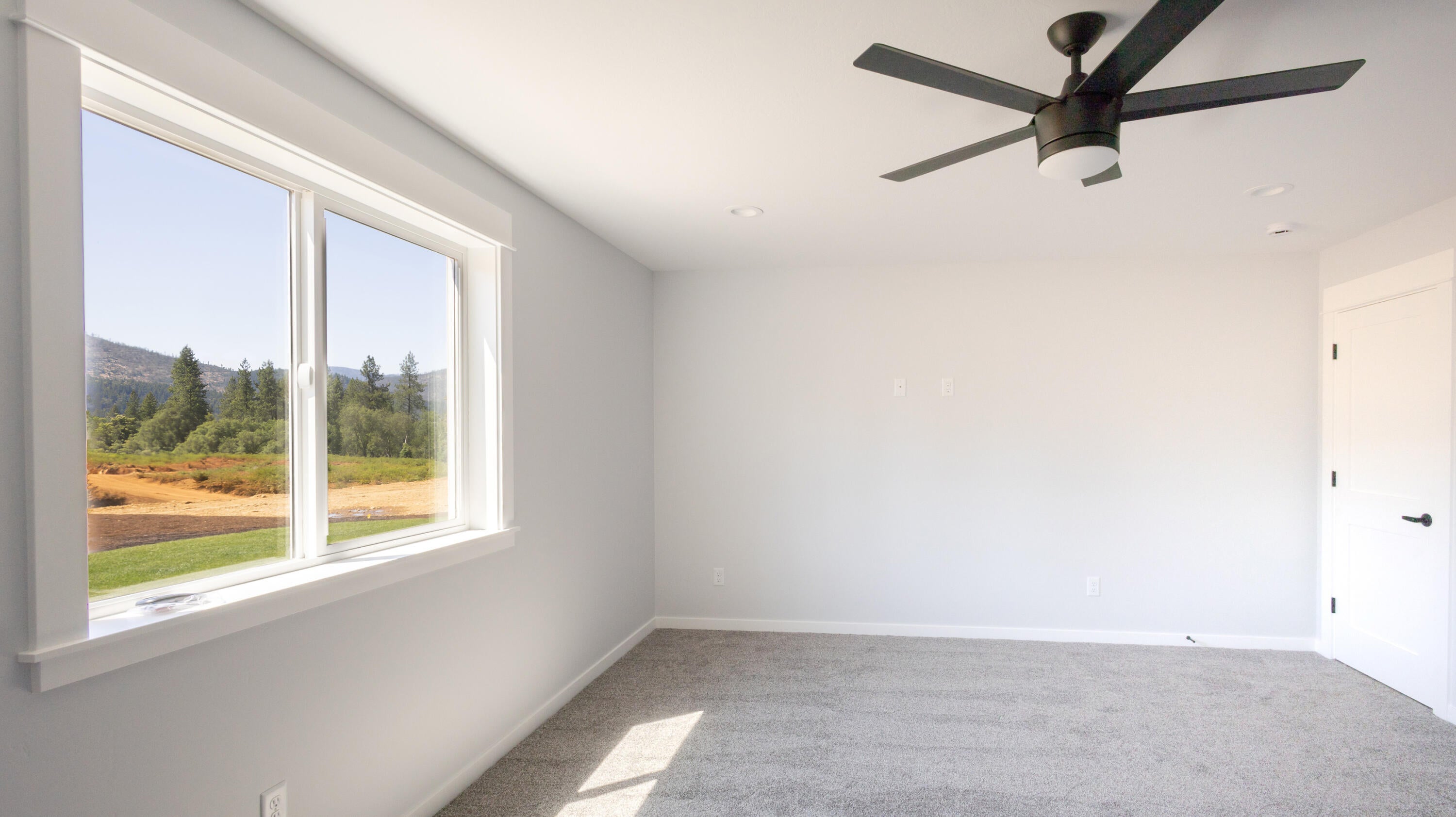 1154 Cascade Loop, Unit 7 Cave Junction, OR 97523 - Photo 14 of 35 Primary 2