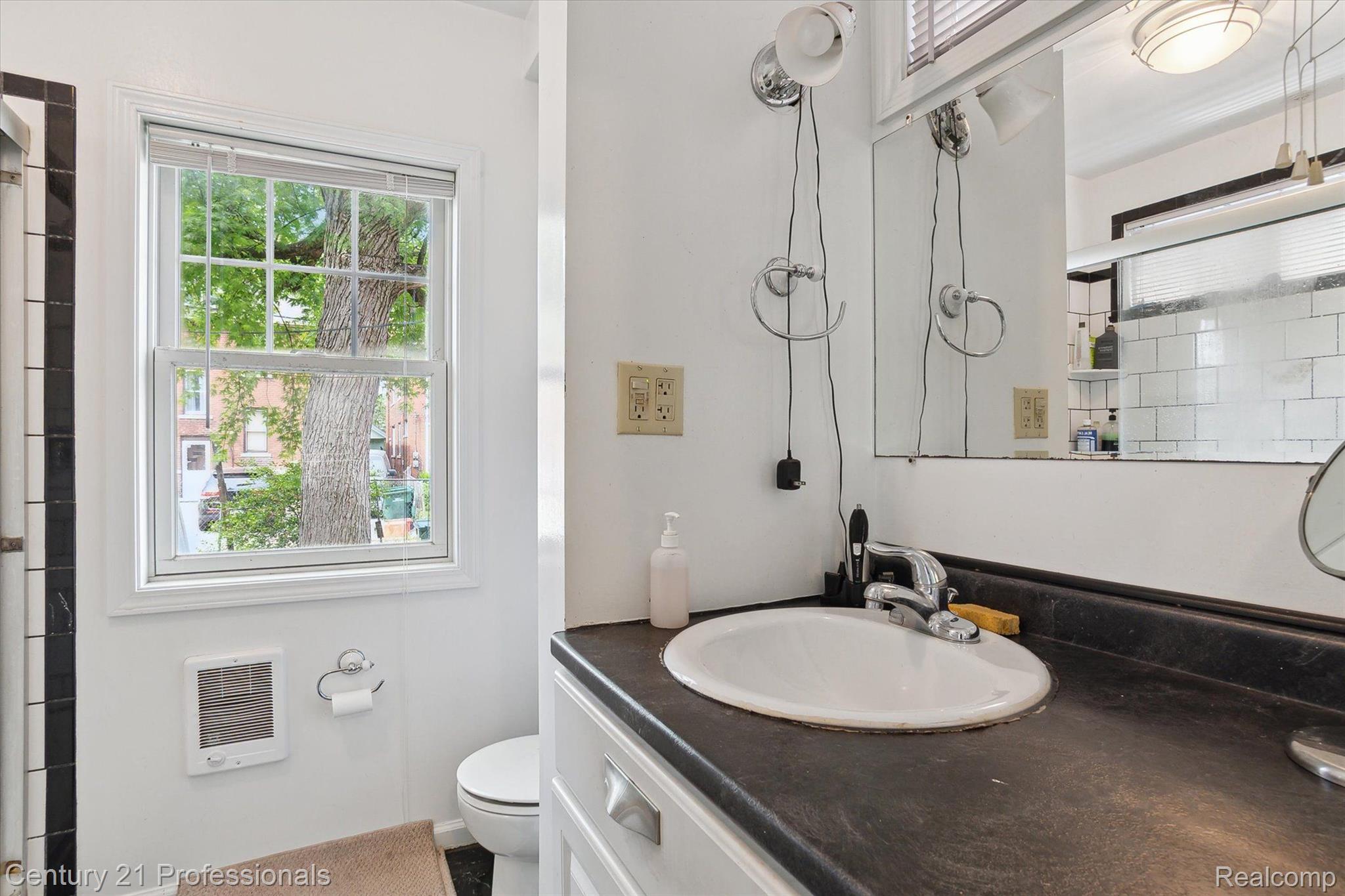 949 Nottingham Road Grosse Pointe, MI 48230 - Photo 16 of 56 Gallery Image 16