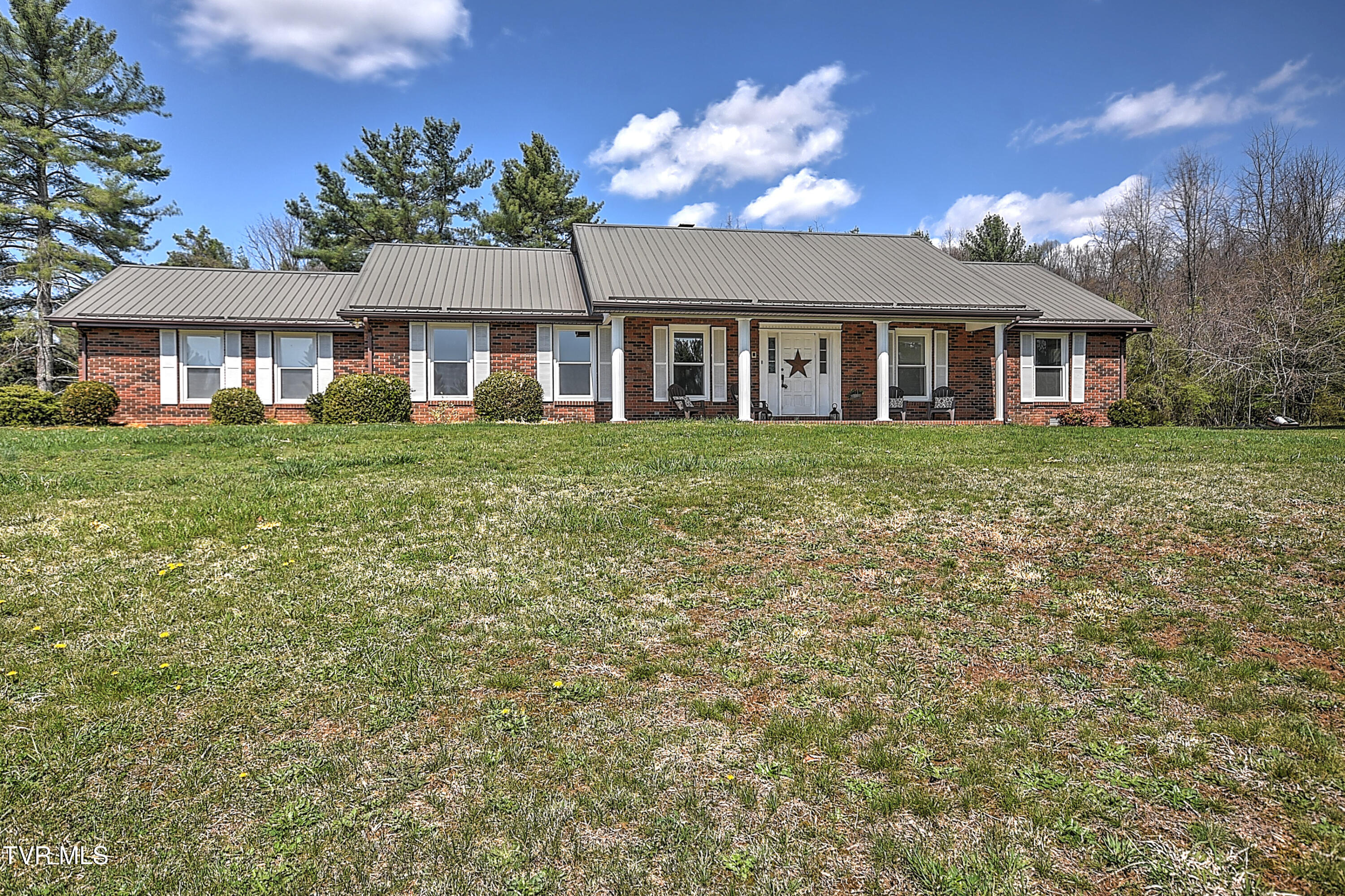646 Meadow View Road Bristol, TN 37620 - Photo 1 of 53 646 Meadowview RE