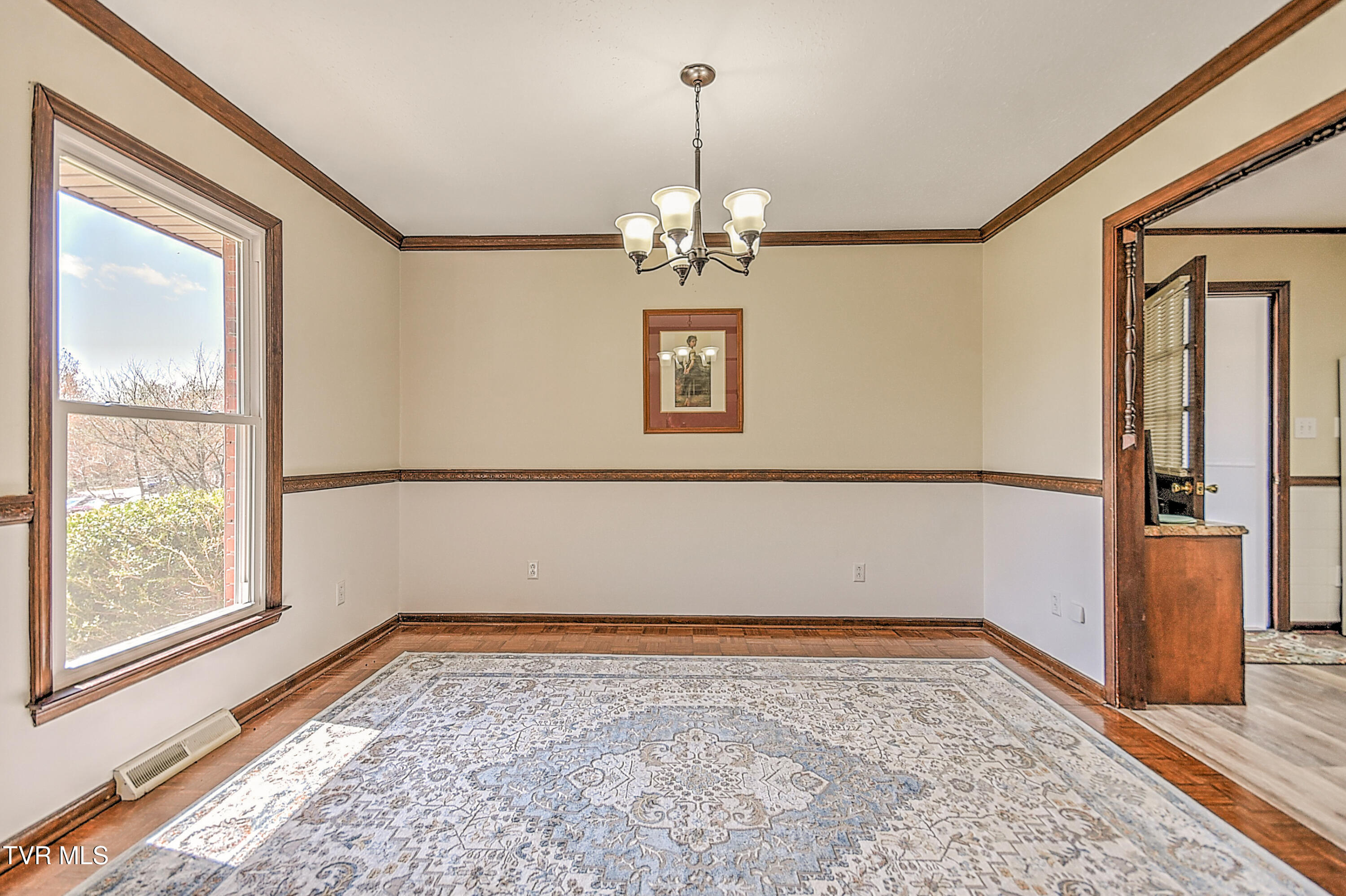 646 Meadow View Road Bristol, TN 37620 - Photo 11 of 53 646 Meadowview RE-15