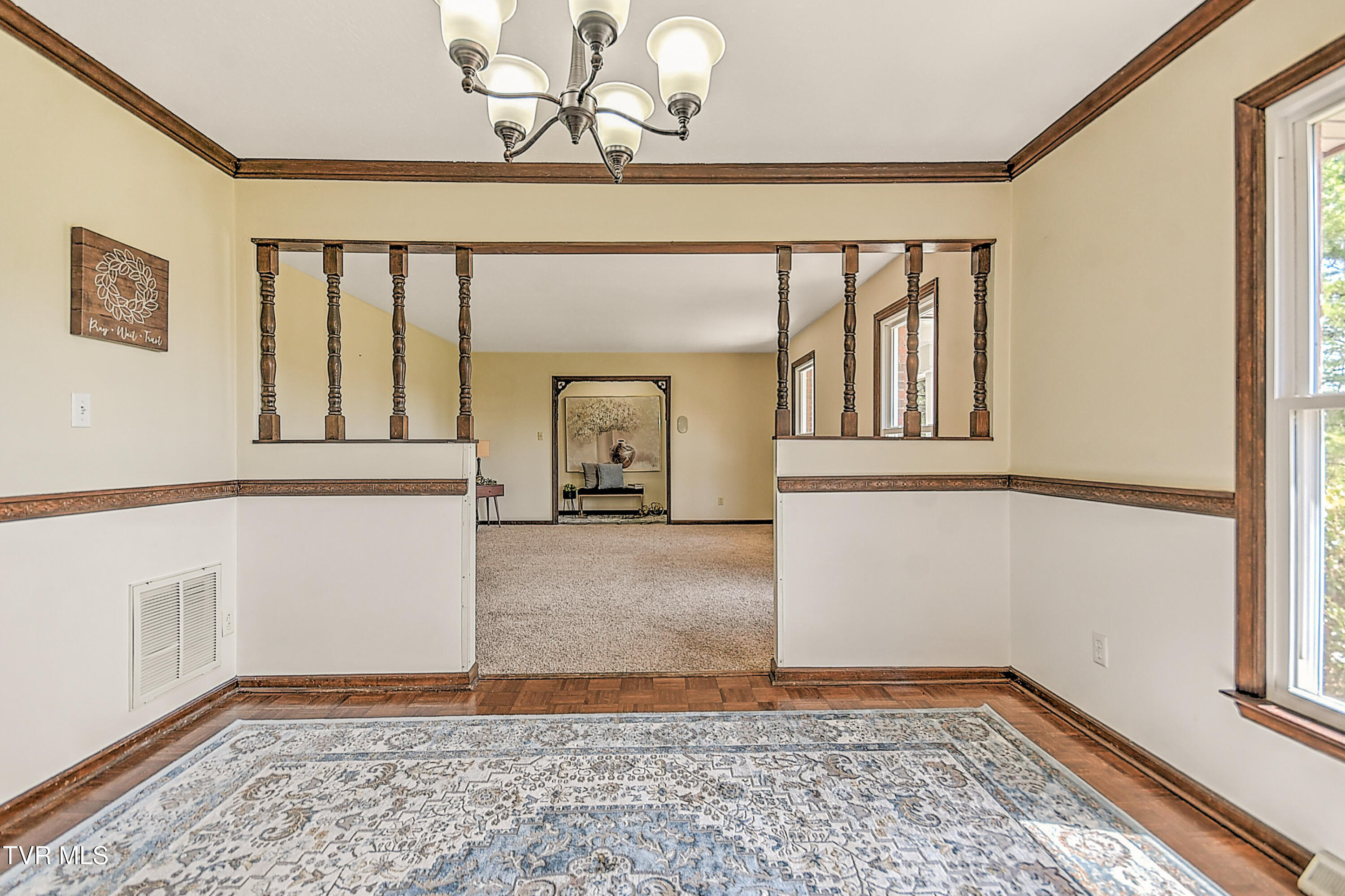 646 Meadow View Road Bristol, TN 37620 - Photo 13 of 53 646 Meadowview RE-17