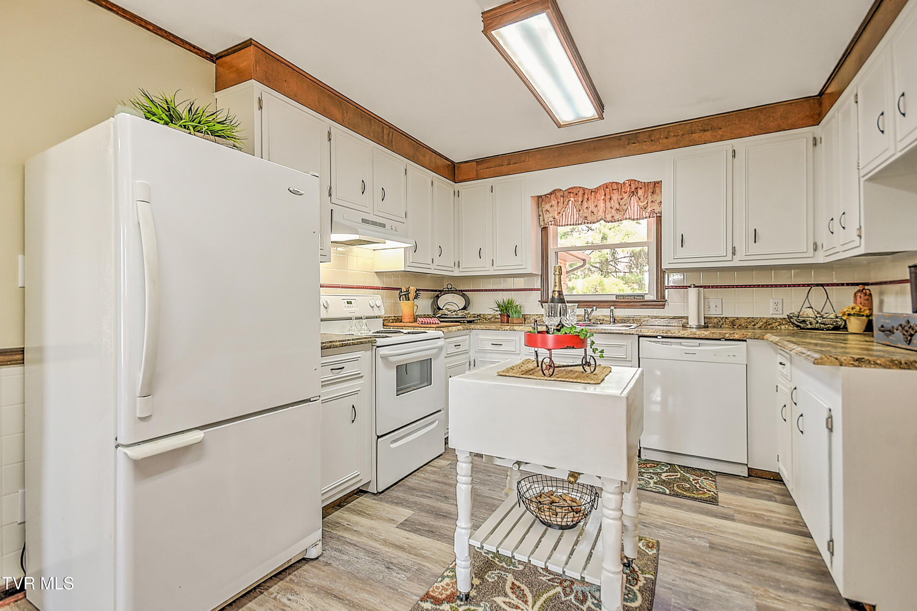 646 Meadow View Road Bristol, TN 37620 - Photo 16 of 53 646 Meadowview RE-20