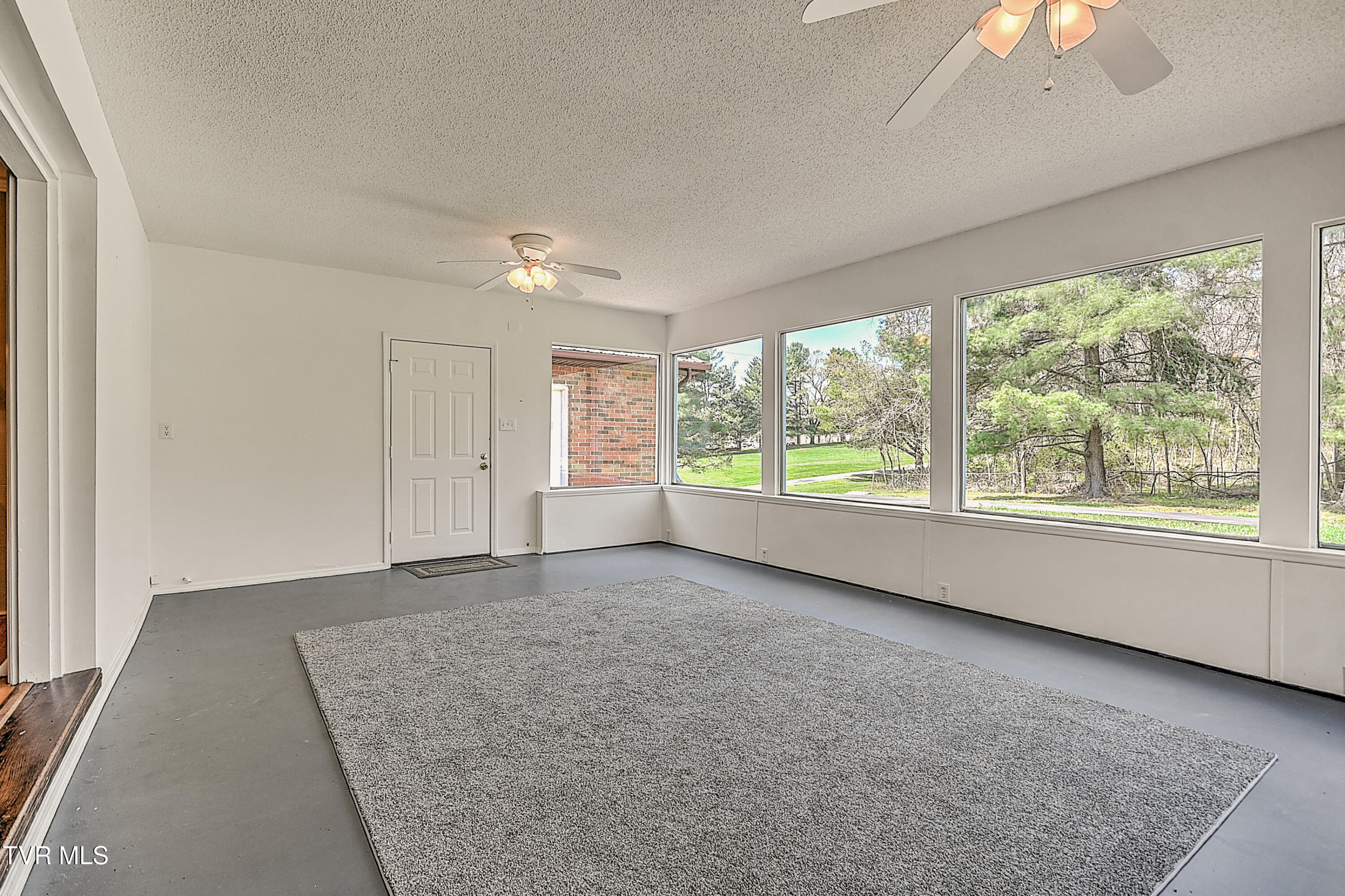 646 Meadow View Road Bristol, TN 37620 - Photo 25 of 53 646 Meadowview RE-29