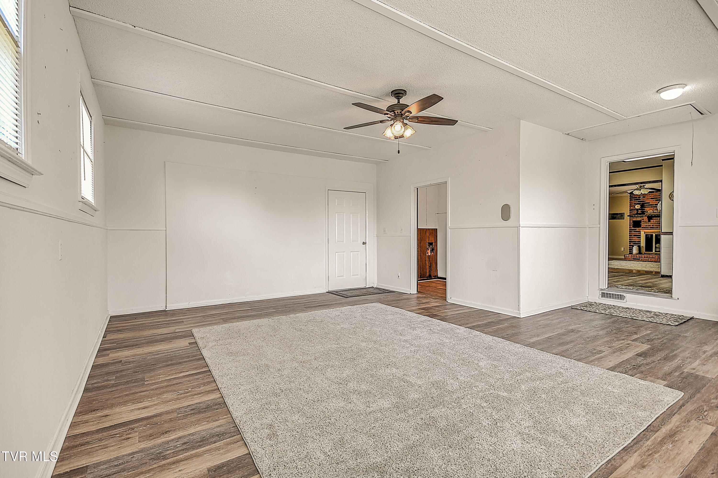 646 Meadow View Road Bristol, TN 37620 - Photo 28 of 53 646 Meadowview RE-32