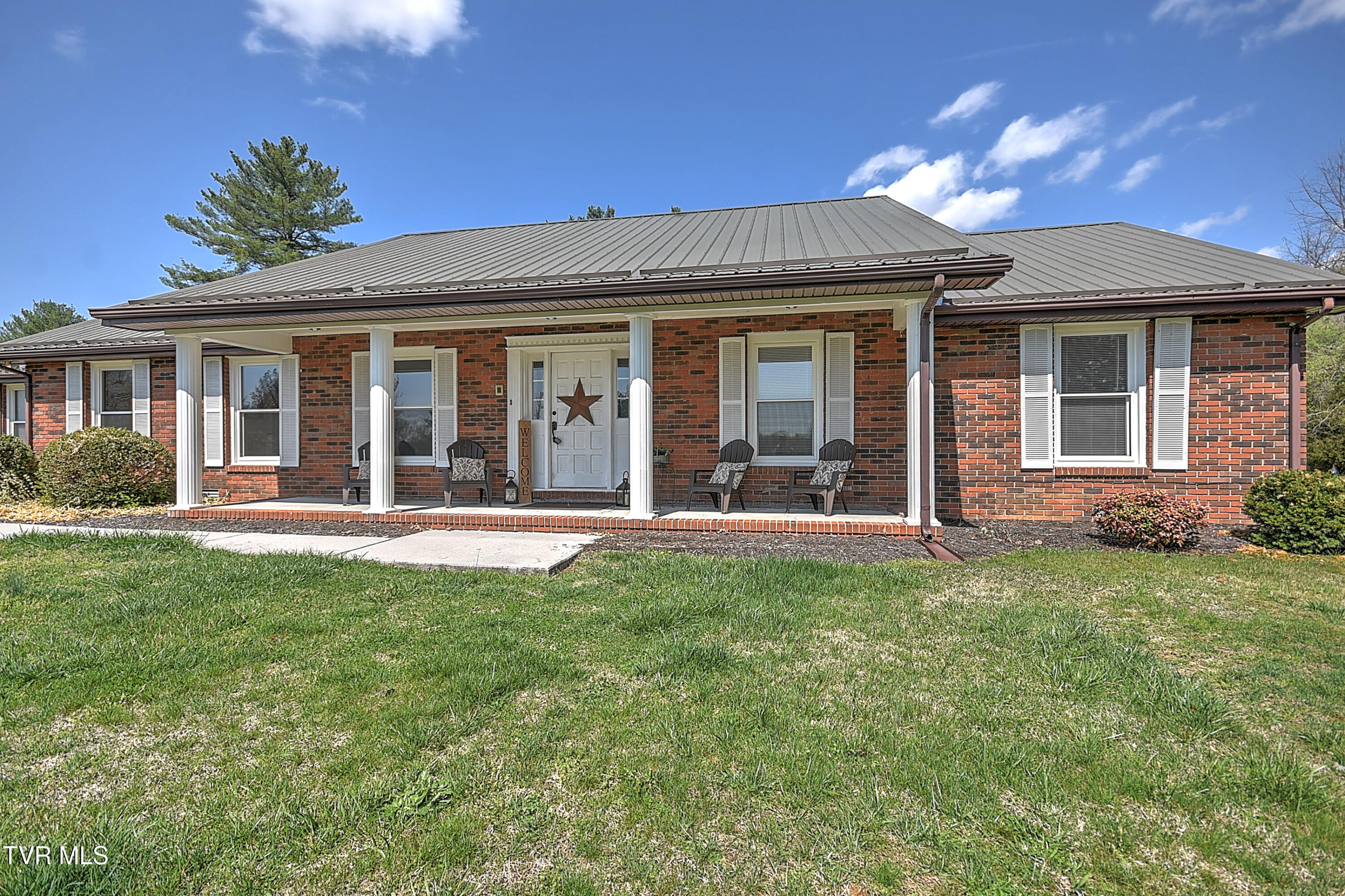 646 Meadow View Road Bristol, TN 37620 - Photo 3 of 53 646 Meadowview RE-6