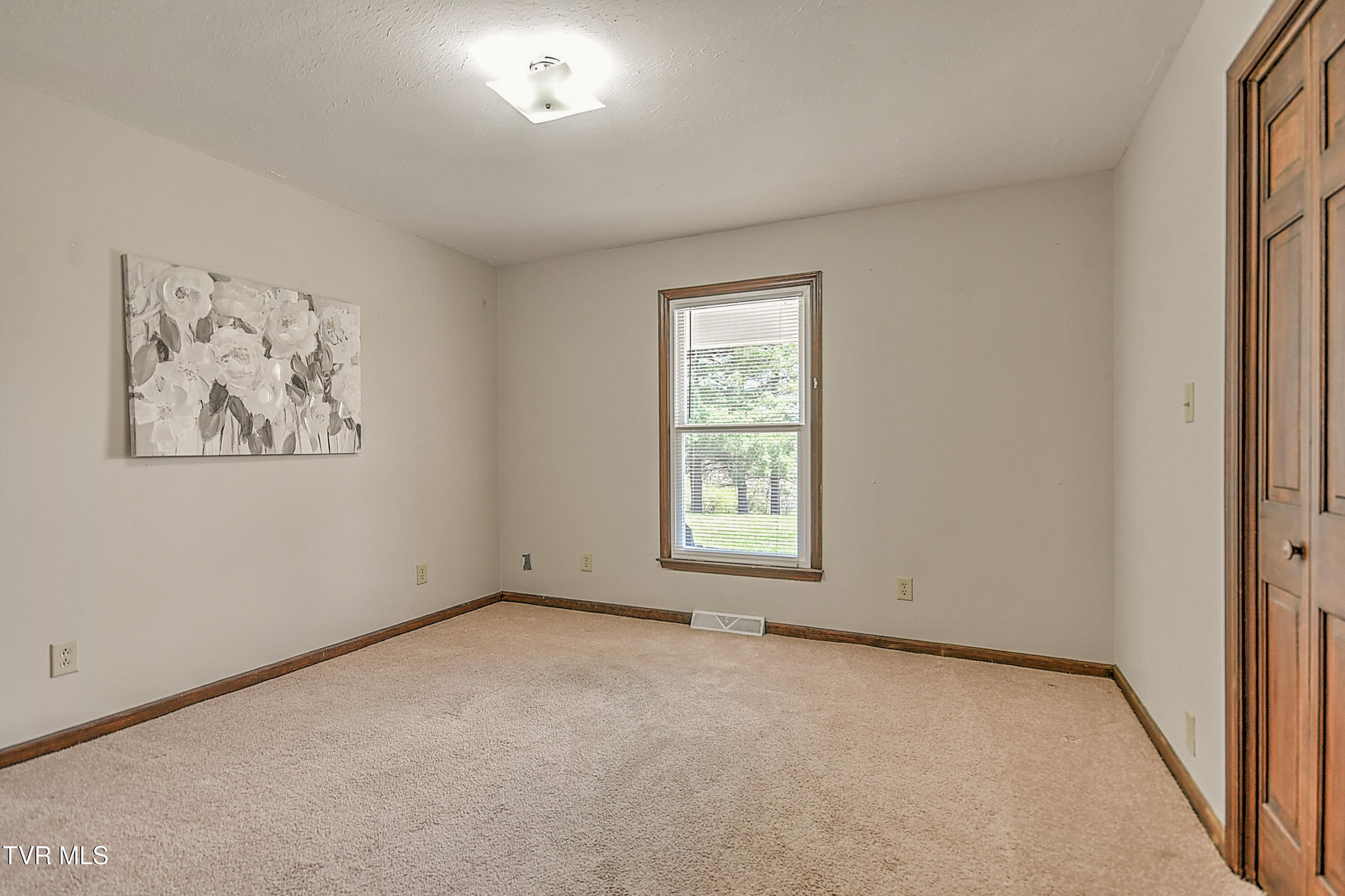 646 Meadow View Road Bristol, TN 37620 - Photo 31 of 53 646 Meadowview RE-35