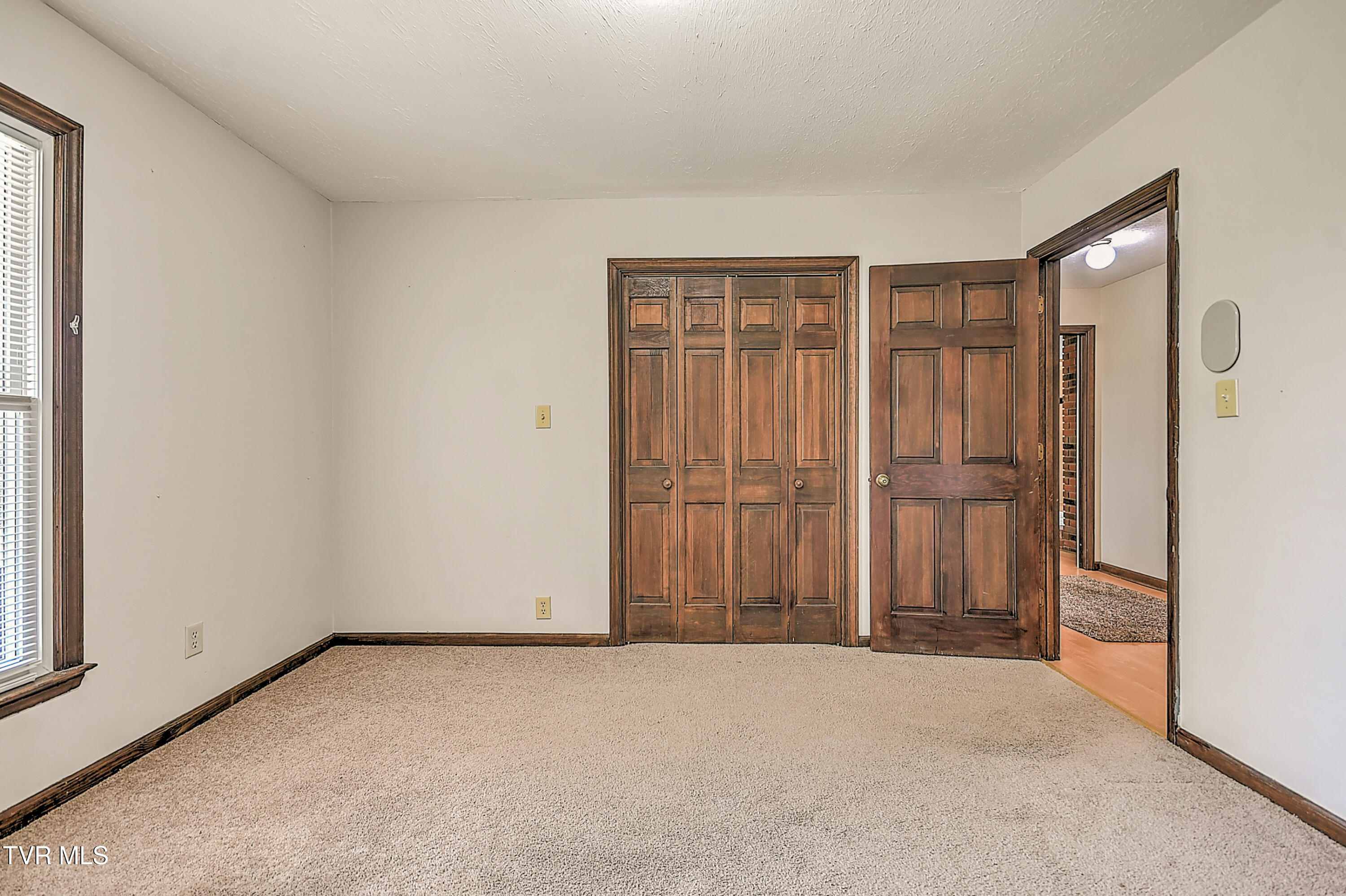 646 Meadow View Road Bristol, TN 37620 - Photo 32 of 53 646 Meadowview RE-36