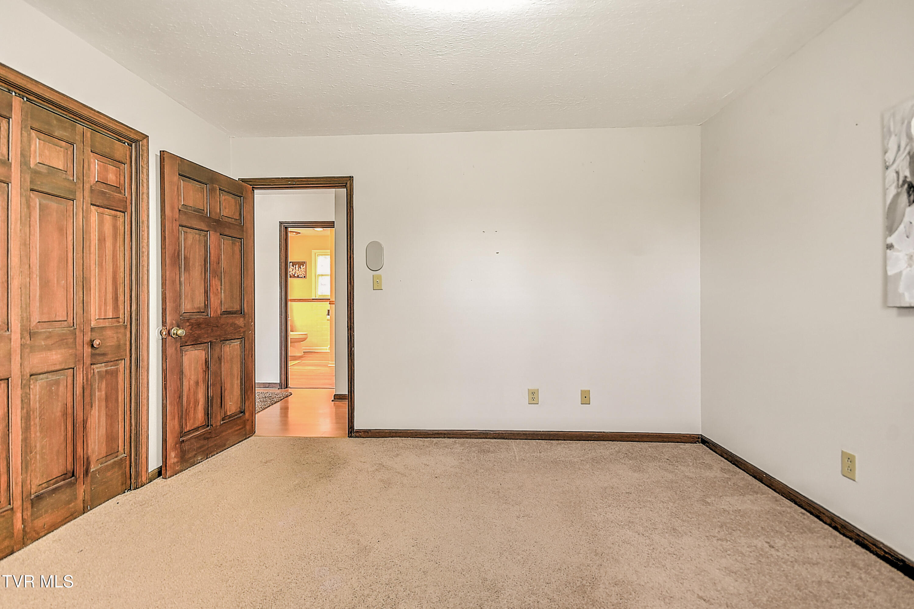 646 Meadow View Road Bristol, TN 37620 - Photo 33 of 53 646 Meadowview RE-37