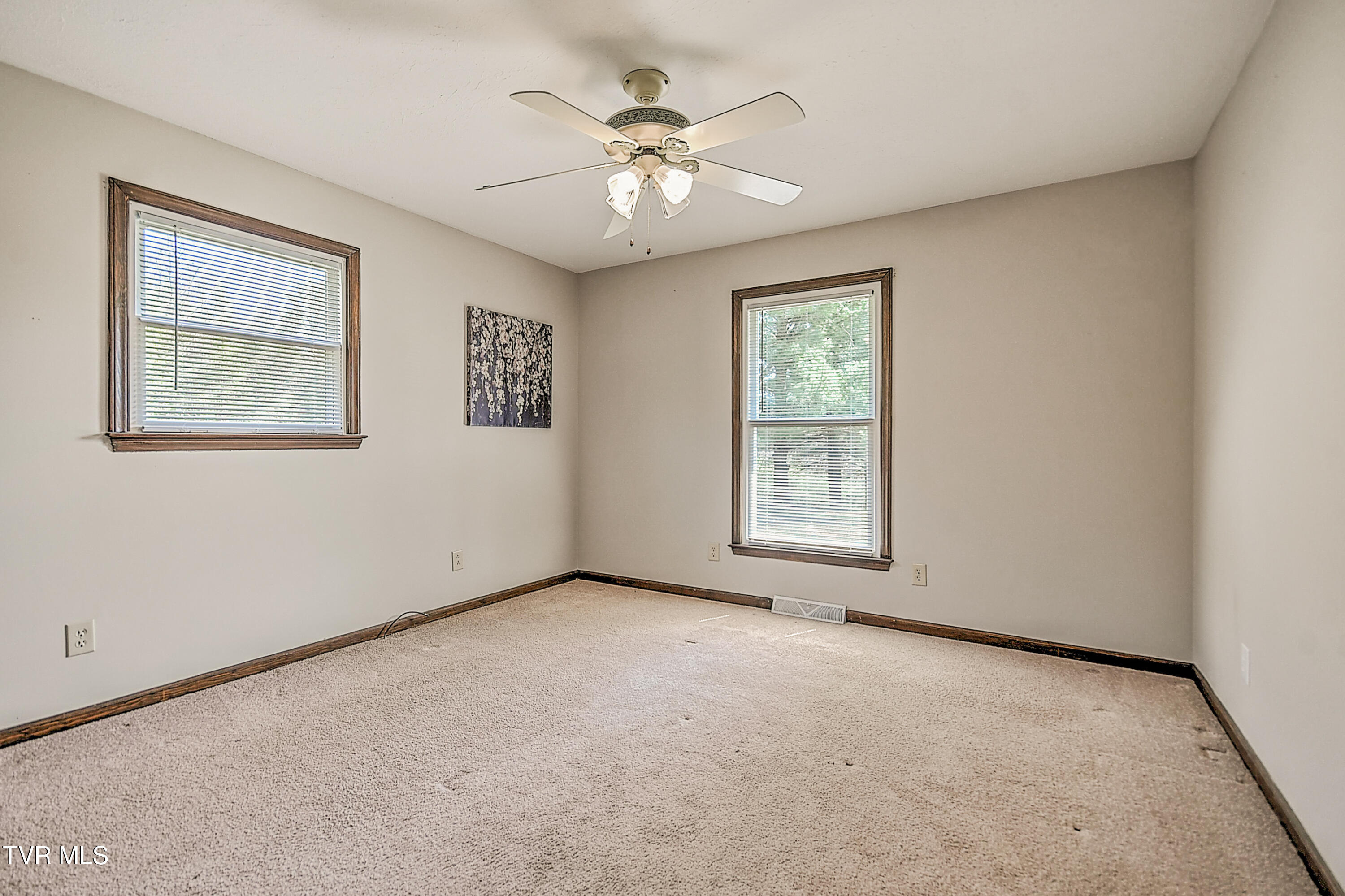 646 Meadow View Road Bristol, TN 37620 - Photo 36 of 53 646 Meadowview RE-40