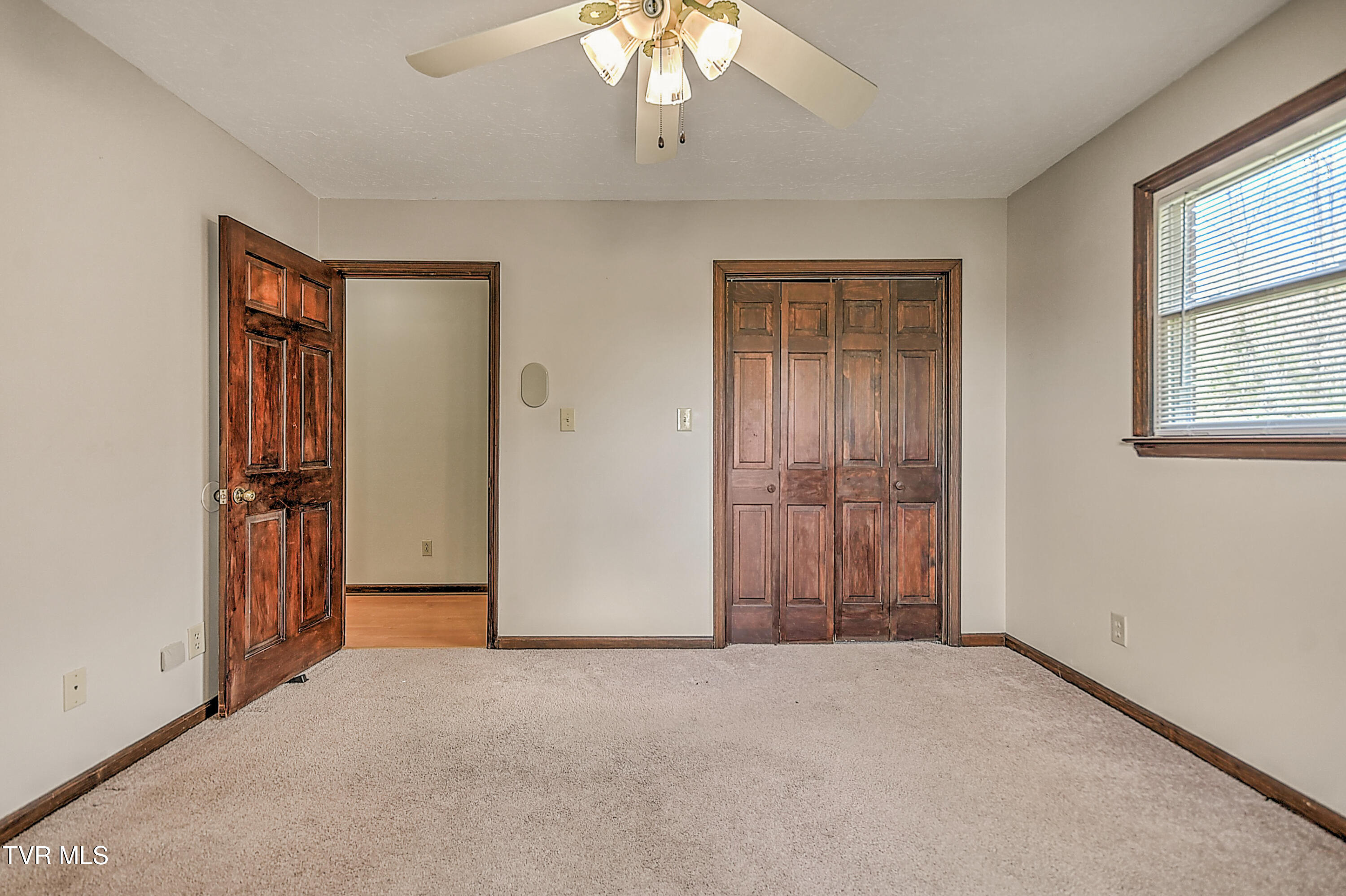 646 Meadow View Road Bristol, TN 37620 - Photo 38 of 53 646 Meadowview RE-42