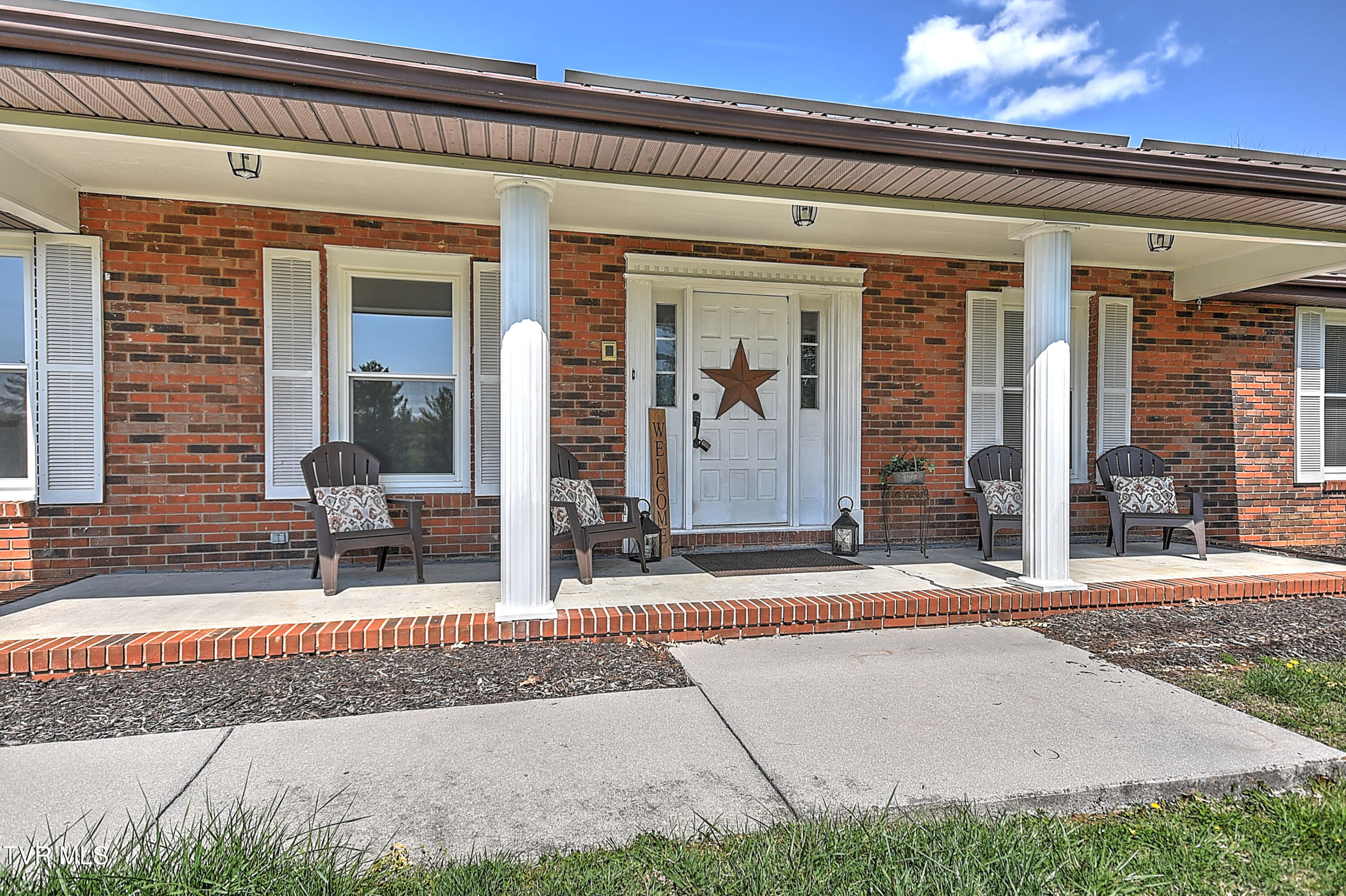 646 Meadow View Road Bristol, TN 37620 - Photo 4 of 53 646 Meadowview RE-7