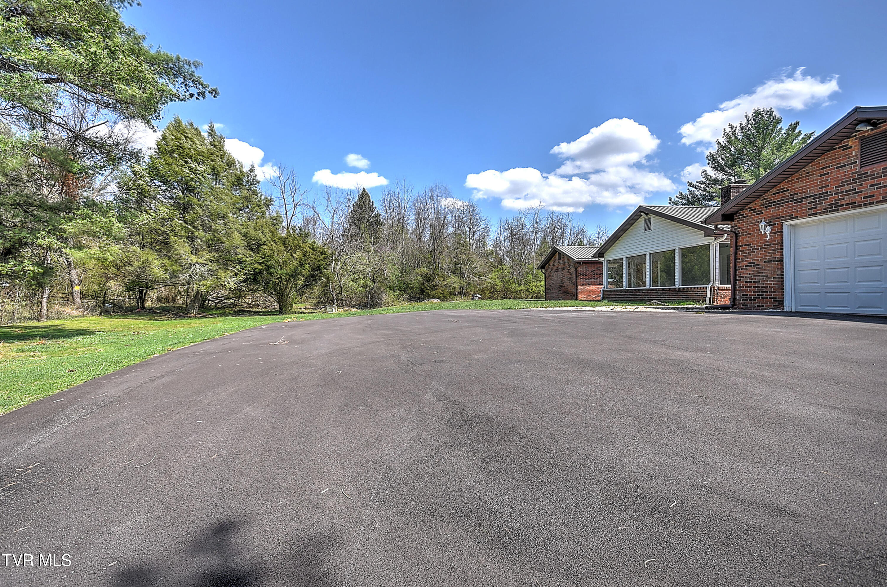 646 Meadow View Road Bristol, TN 37620 - Photo 47 of 53 646 Meadowview RE-51