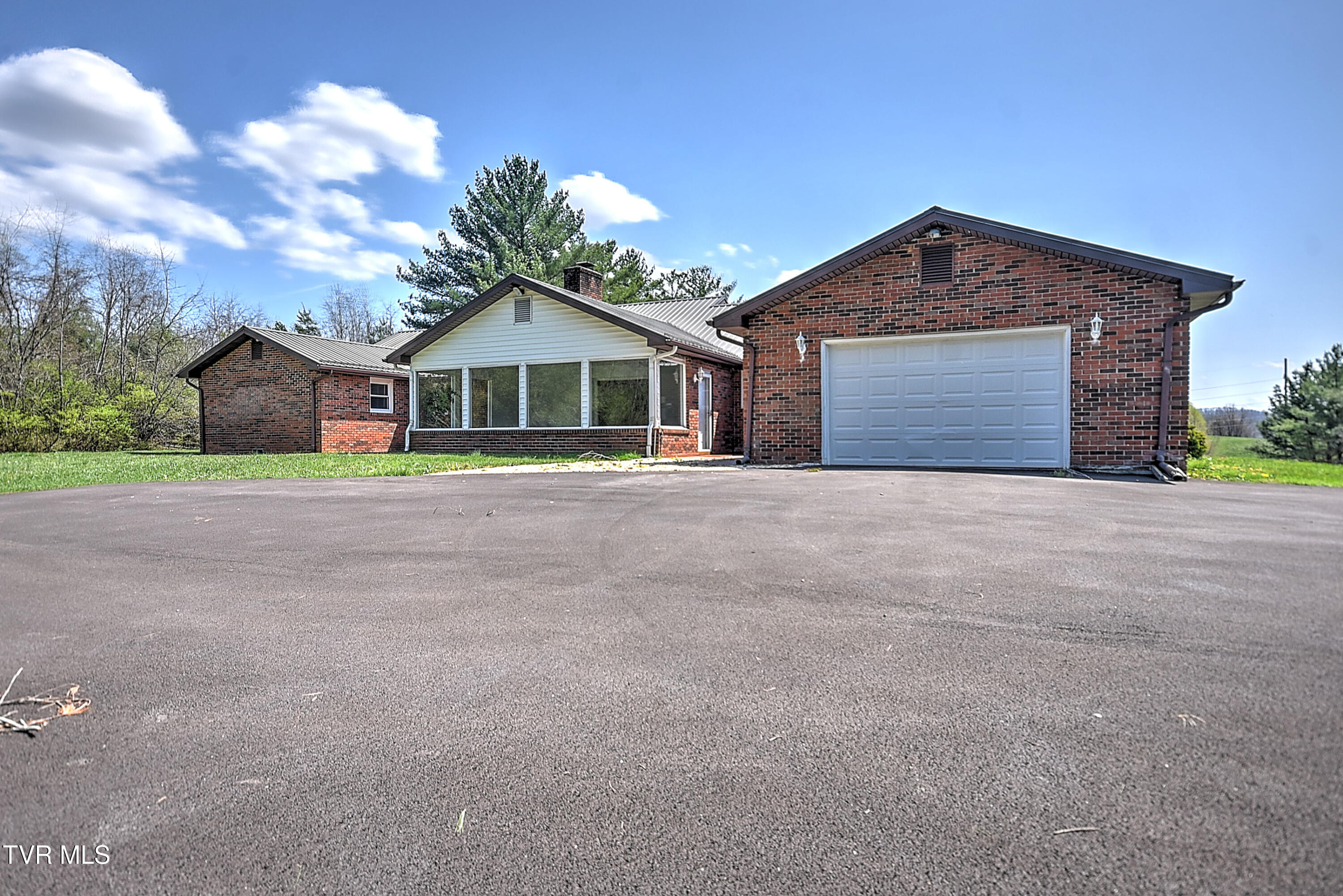646 Meadow View Road Bristol, TN 37620 - Photo 48 of 53 646 Meadowview RE-52