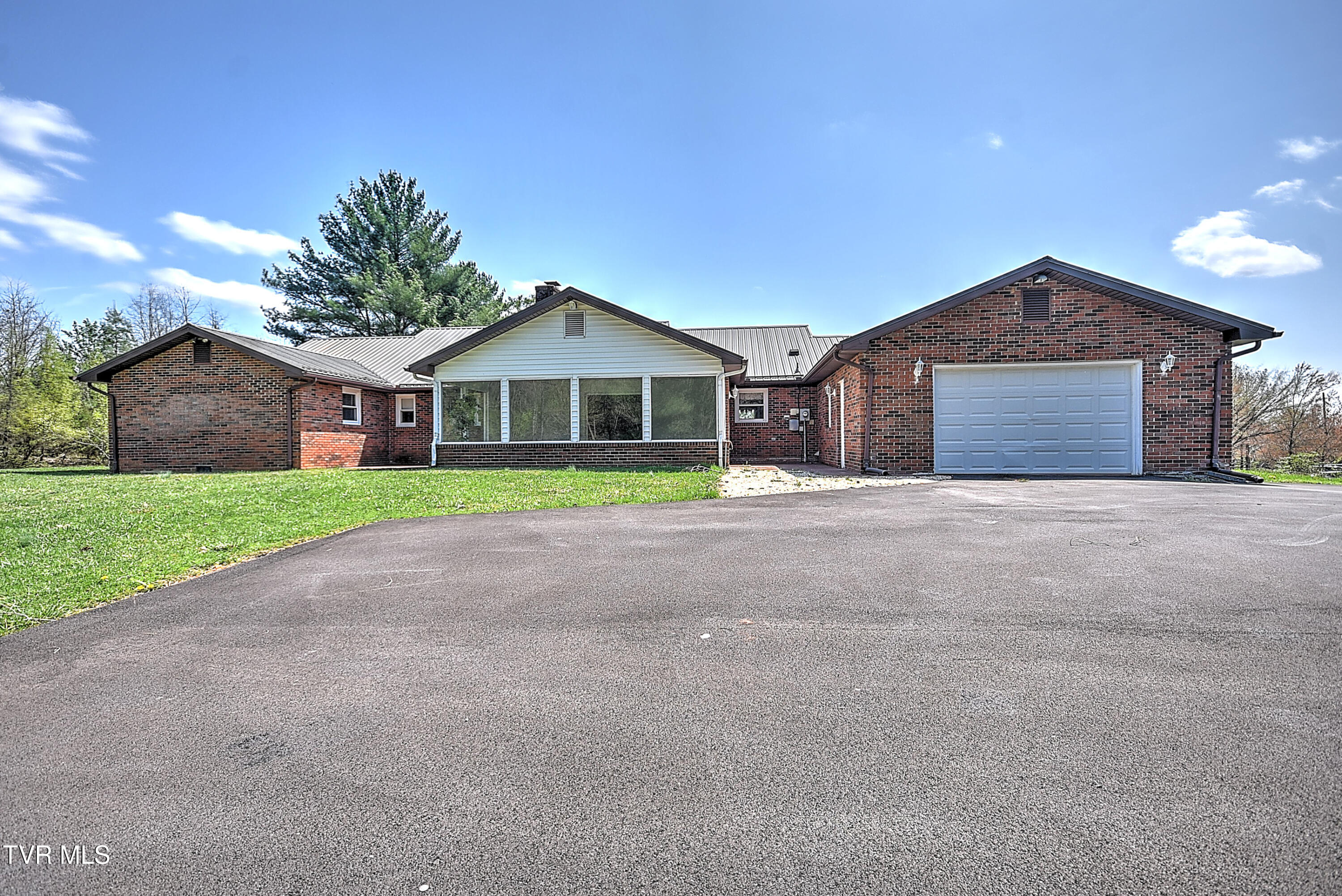 646 Meadow View Road Bristol, TN 37620 - Photo 49 of 53 646 Meadowview RE-53