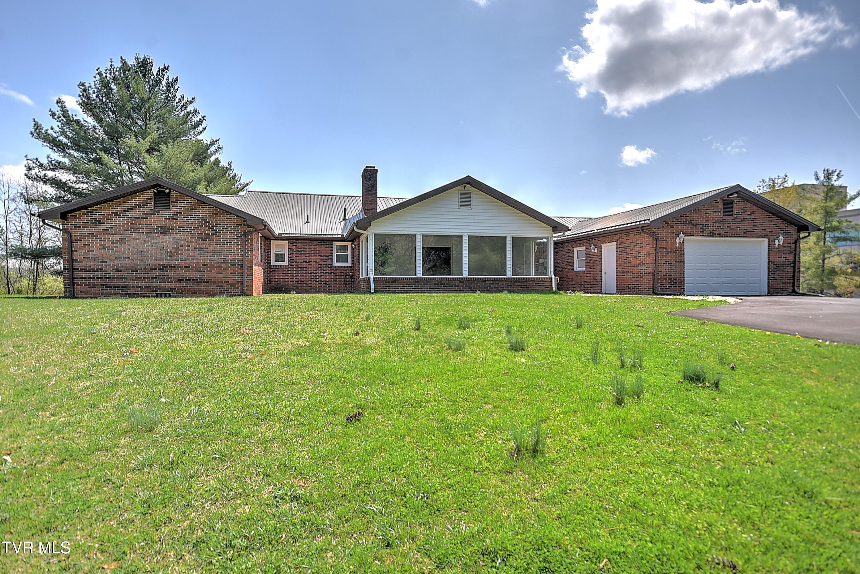 646 Meadow View Road Bristol, TN 37620 - Photo 50 of 53 646 Meadowview RE-54