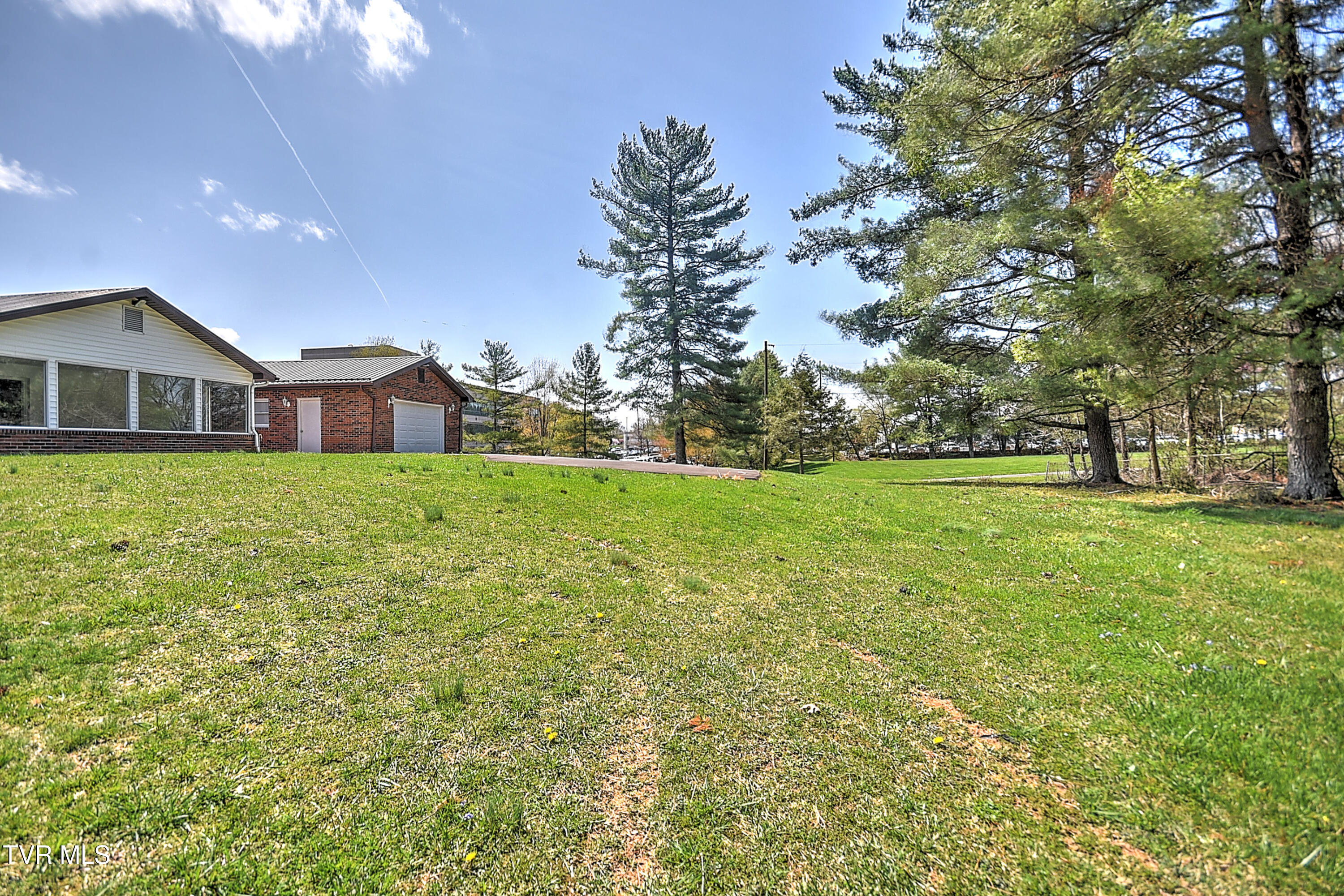 646 Meadow View Road Bristol, TN 37620 - Photo 52 of 53 646 Meadowview RE-55